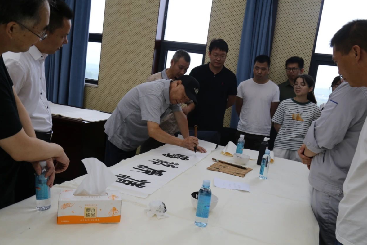 “双百进企 字画助力”台州市老干部“三效劳三助力”银龄行动走进bm11222宝马娱乐网站制药-bm11222宝马娱乐网站-新闻动态